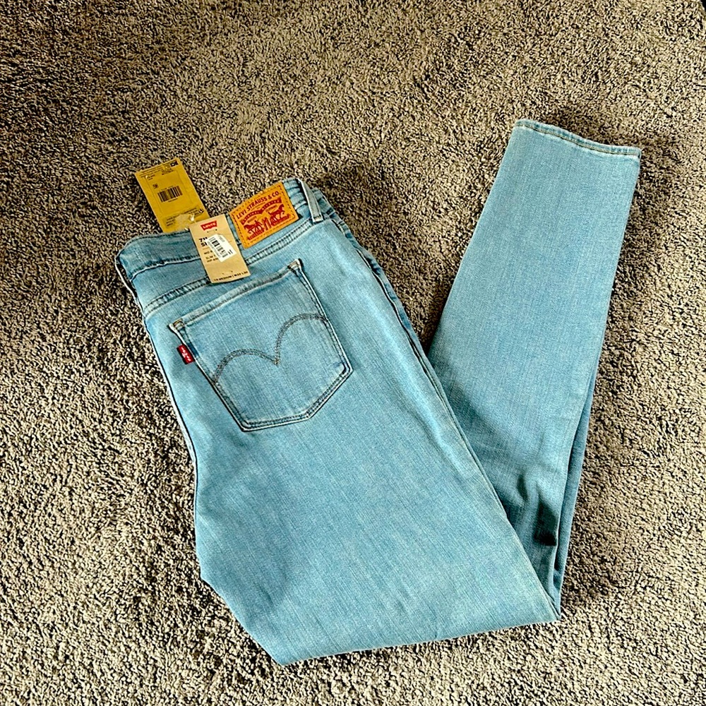 Levi’s Strauss and company 711 skinny jeans